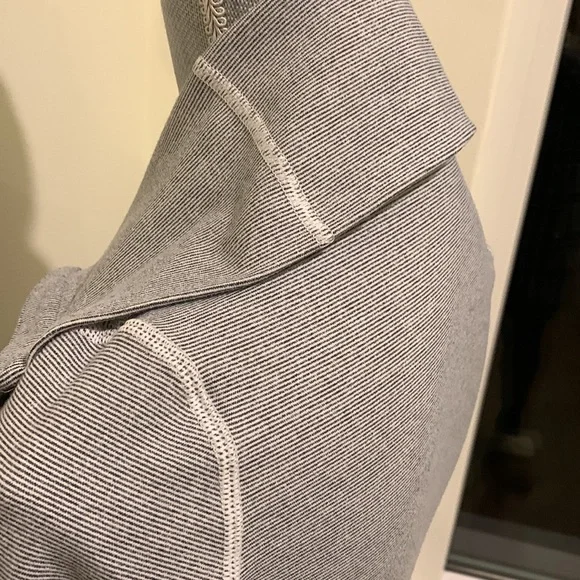 Lululemon jacket - Picture 7 of 8